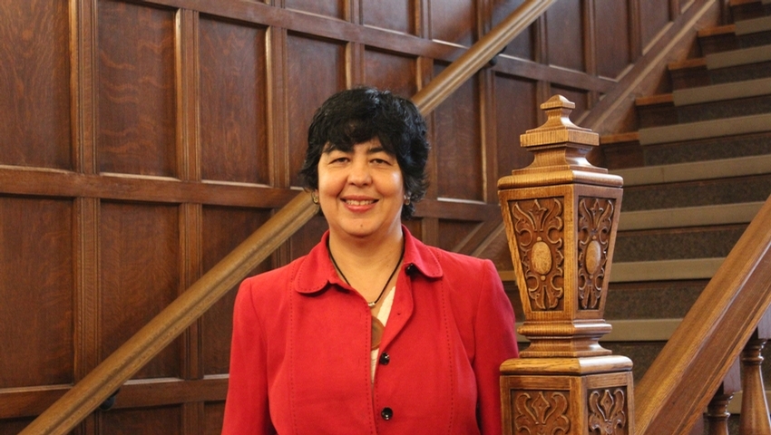 Social work professor addresses immigrant and refugee womens' experiences
