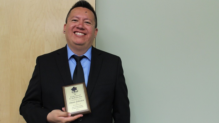 BSW graduate Shawn Johnston inspires others with Adult Learner Award